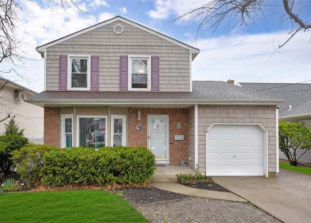 Property at 591 Conklin St, Farmingdale, NY 11735, 3 beds, 1.5 baths