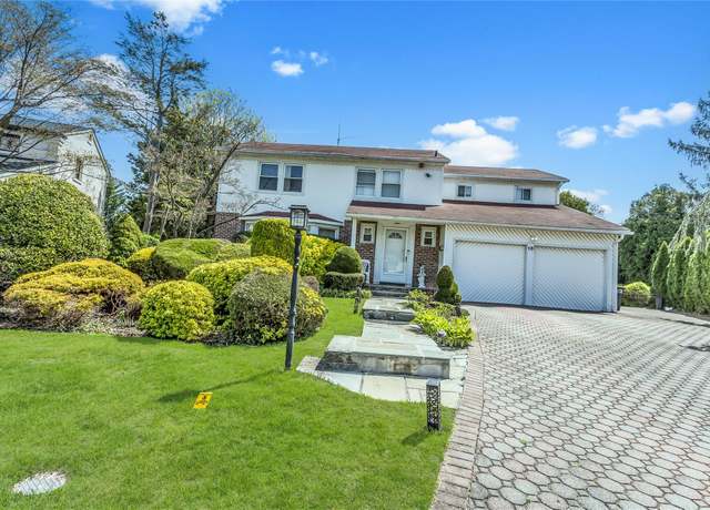 Property at 16 Foxhurst Ct, Manhasset Hills, NY 11040, 4 beds, 2.5 baths