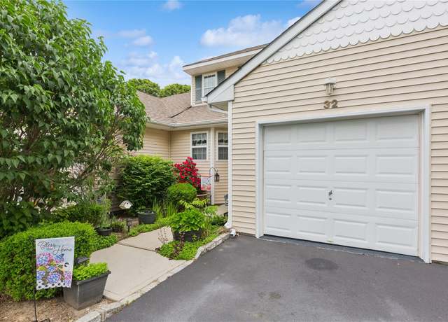 Property at 32 Blueberry Cmn, Riverhead, NY 11901, 2 beds, 2.5 baths