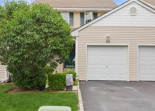 Property at 32 Blueberry Cmn, Riverhead, NY 11901, 2 beds, 2.5 baths