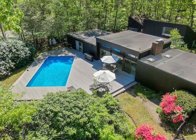 Property at 24 N Quarter Rd, Westhampton, NY 11977, 6 beds, 3 baths