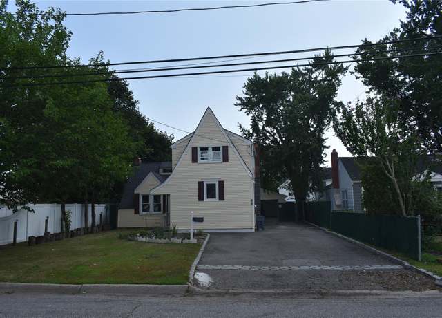 Property at 54 Danes St, Patchogue, NY 11772, 4 beds, 2.5 baths