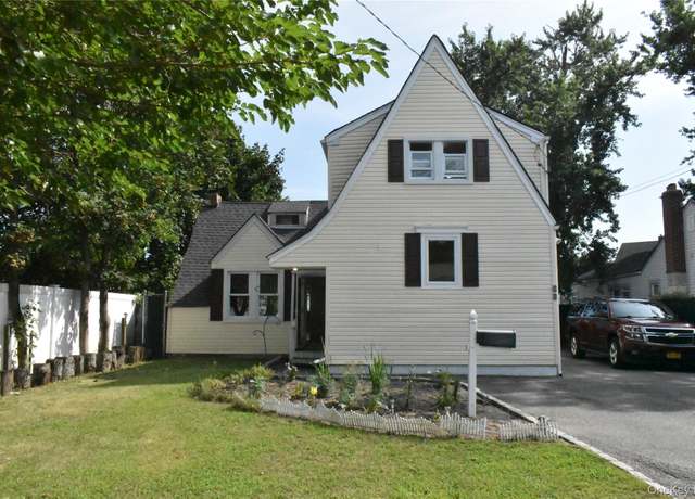 Property at 54 Danes St, Patchogue, NY 11772, 4 beds, 2.5 baths