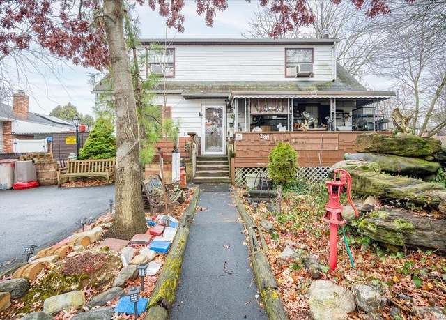 Property at 280 Neptune Ave, West Babylon, NY 11704, 4 beds, 1 bath