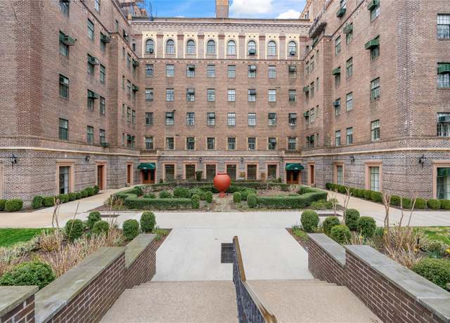 Property at 160 Middle Neck Rd Unit 6K, Great Neck, NY 11021, 3 beds, 3 baths