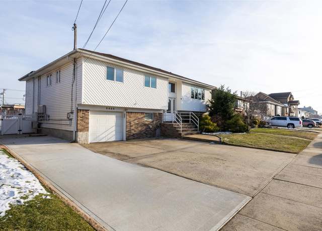Property at 3423 Westminster Rd, Oceanside, NY 11572, 6 beds, 3.5 baths