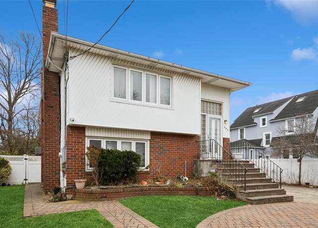 Property at 306 Hamilton Ave, Hewlett, NY 11557, 5 beds, 3 baths