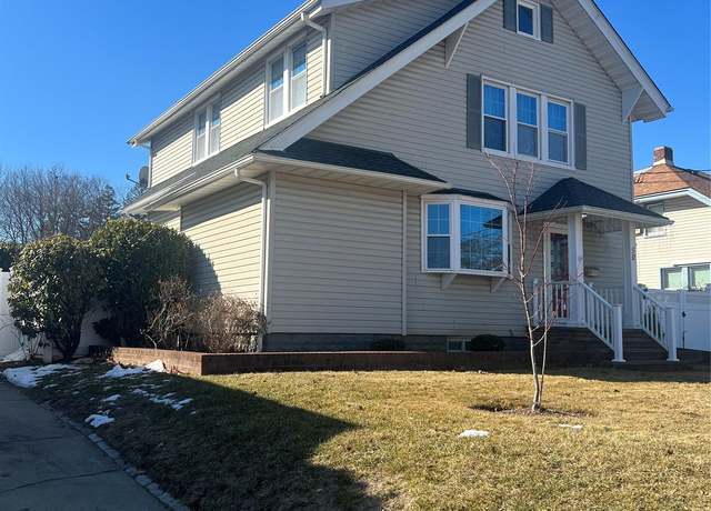 Property at 50 Roosevelt Ave, Freeport, NY 11520, 4 beds, 1.5 baths