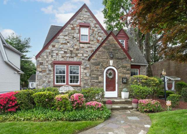 Property at 189 Meadowsweet Rd, Mineola, NY 11501, 4 beds, 2 baths
