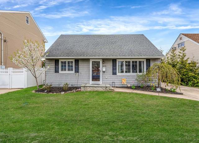 Property at 2474 Freeport St, Wantagh, NY 11793, 3 beds, 1 bath
