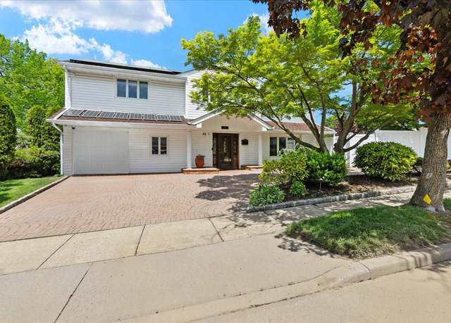 Property at 64 North Dr, Manhasset Hills, NY 11040, 5 beds, 3 baths