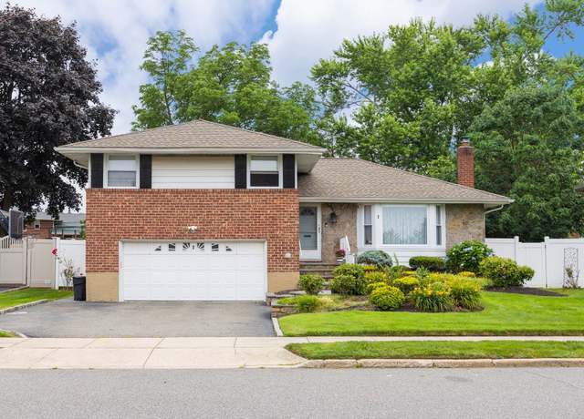Property at 7 Lorraine St, Syosset, NY 11791, 3 beds, 3 baths