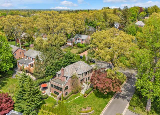 Property at 183 Mill Spring Rd, Manhasset, NY 11030, 5 beds, 4.5 baths