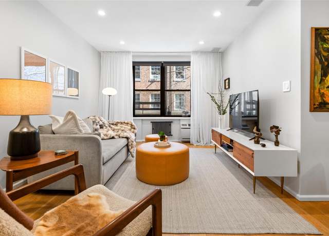 Property at 81 Bedford St Unit 2C, New York (manhattan), NY 10014, 2 beds, 2 baths