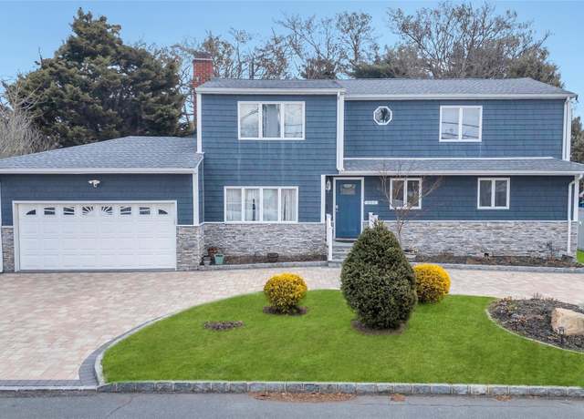 Property at 534 S Greene Ave, Lindenhurst, NY 11757, 5 beds, 3 baths