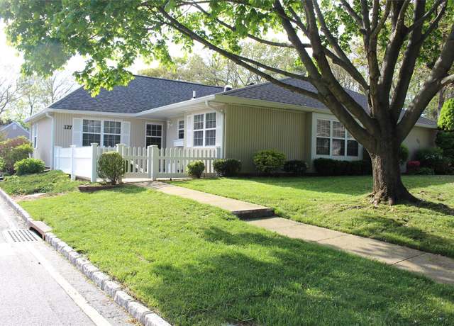 Property at 127 Revere Dr, Sayville, NY 11782, 2 beds, 2 baths