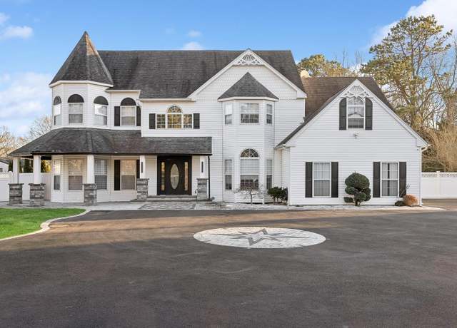 Property at 2 Blackpine Ct, Holtsville, NY 11742, 5 beds, 5 baths