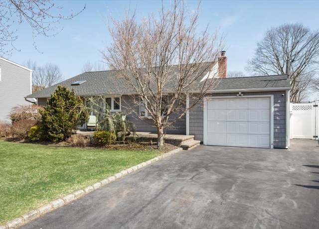Property at 9 Ronald Ln, Commack, NY 11725, 3 beds, 1.5 baths