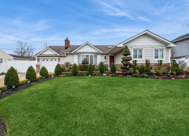 Property at 14 Waterview Ave, Massapequa, NY 11758, 4 beds, 3 baths