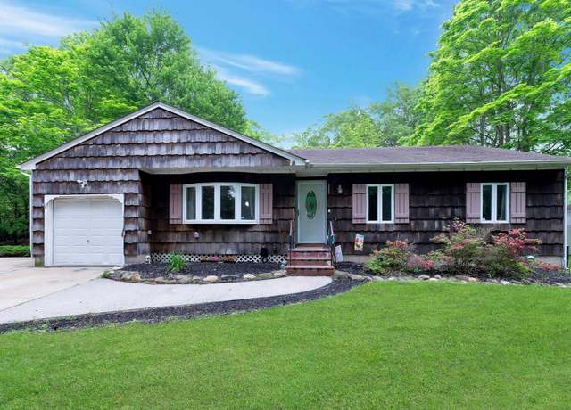 Property at 522 Starlight Dr, Shirley, NY 11967, 3 beds, 2 baths
