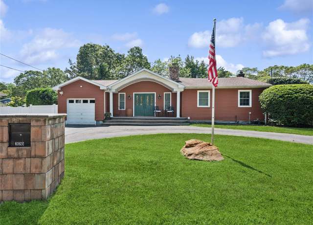 Property at 220 Furrows Rd, Holbrook, NY 11741, 3 beds, 2 baths