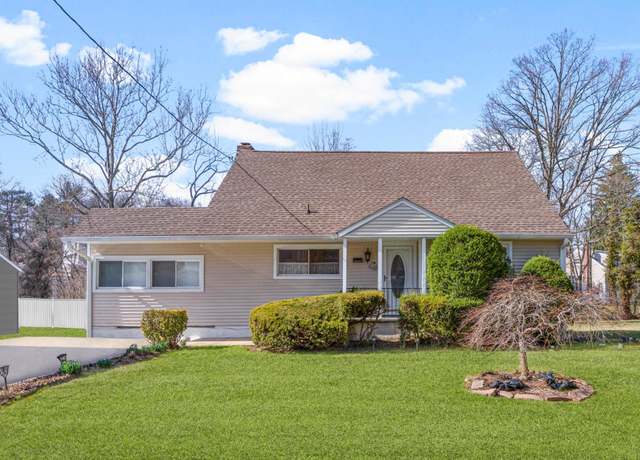 Property at 394 Wilmot Rd, New Rochelle, NY 10804, 4 beds, 3 baths