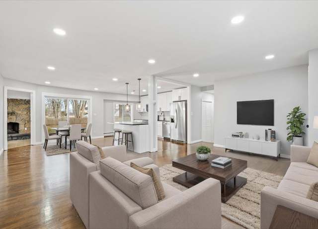 Property at 28 W Oakdale St, Bay Shore, NY 11706, 3 beds, 2 baths