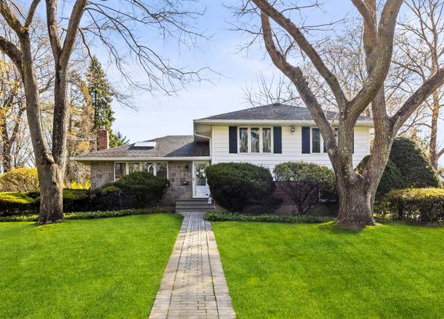Property at 39 Maridon Ln, Commack, NY 11725, 3 beds, 2.5 baths