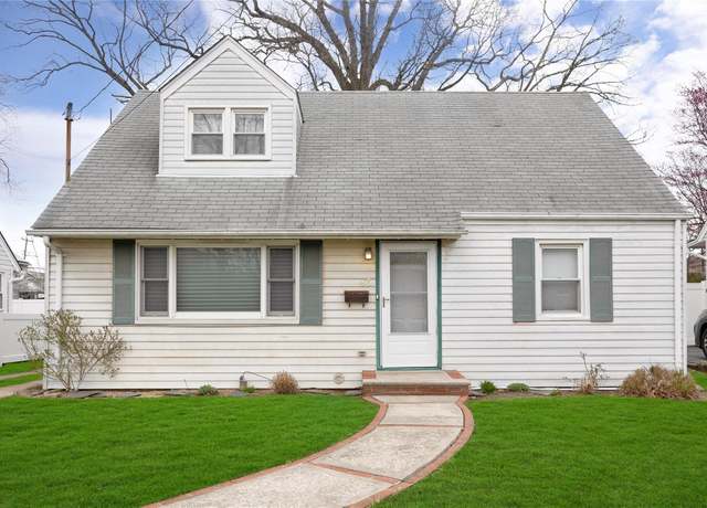 Property at 83 Avondale St, Valley Stream, NY 11581, 4 beds, 1 bath