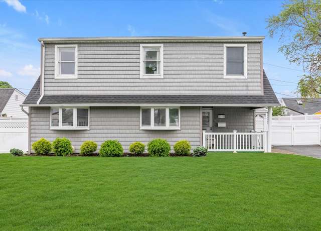 Property at 2382 Cooper Dr, East Meadow, NY 11554, 3 beds, 2 baths