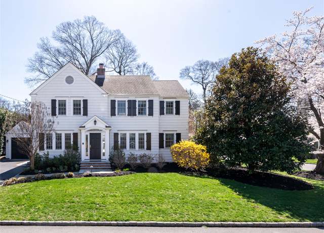 Property at 174 Ryder Rd, Manhasset, NY 11030, 3 beds, 3.5 baths