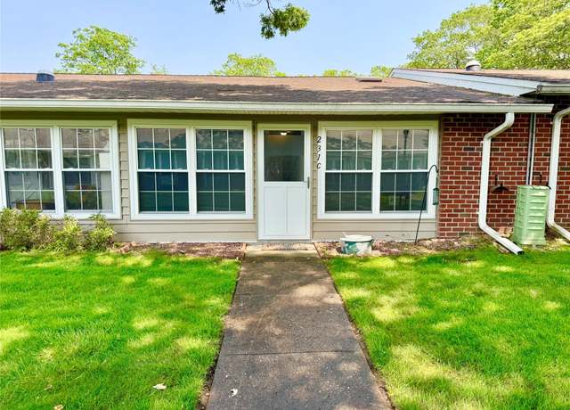 Property at 231 Blackpool Ct, Ridge, NY 11961, 2 beds, 1 bath