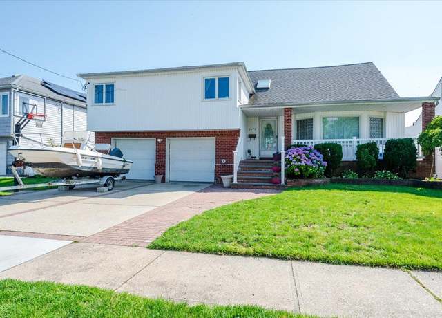 Property at 3478 Woodward St, Oceanside, NY 11572, 4 beds, 3.5 baths
