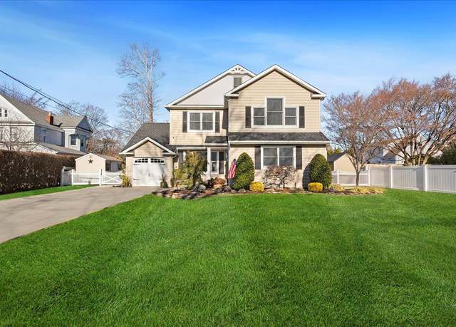 Property at 15 Coles Ave, Amityville, NY 11701, 5 beds, 4 baths