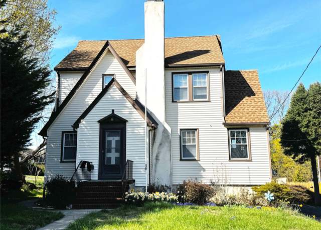 Property at 3 Ward Pl, Ossining, NY 10562, 3 beds, 1 bath