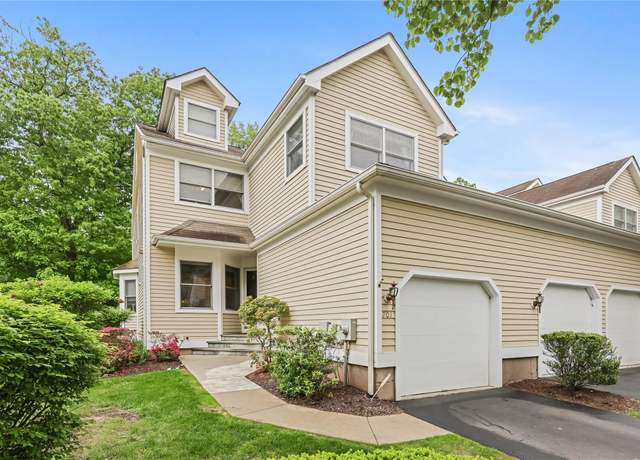 Property at 701 Pheasant Woods Rd, Briarcliff Manor, NY 10510, 3 beds, 3.5 baths