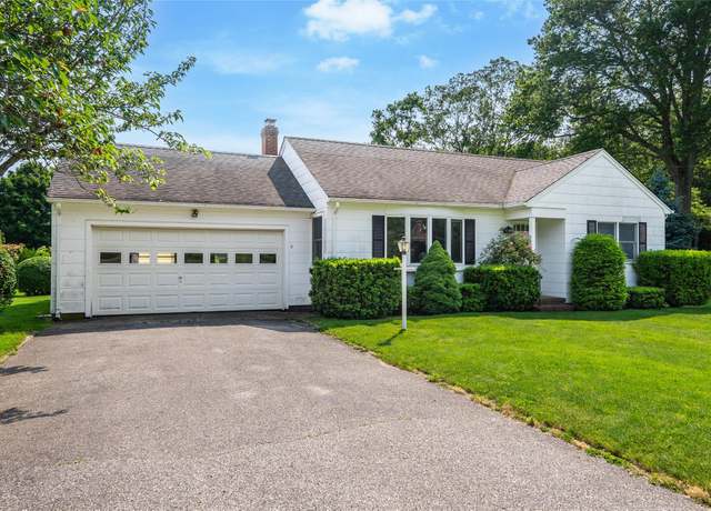 Property at 3000 Pequash Ave, Cutchogue, NY 11935, 2 beds, 1 bath