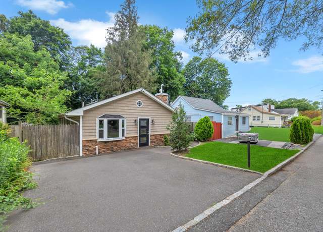 Property at 30 Harding Rd, Ronkonkoma, NY 11779, 3 beds, 2 baths