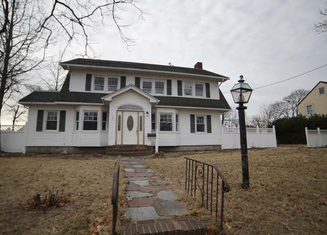 Property at 140 E Roe Blvd, Patchogue, NY 11772, 3 beds, 3 baths