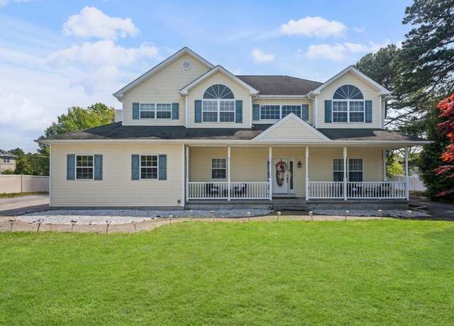 Property at 4 Taylor Ln, Medford, NY 11763, 4 beds, 3 baths
