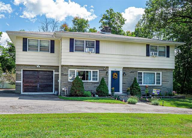 Property at 26 Laura Ln, Warwick, NY 10990, 5 beds, 2.5 baths