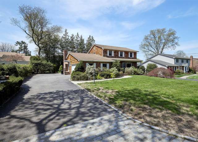 Property at 54 Robbins Dr, East Williston, NY 11596, 3 beds, 2.5 baths