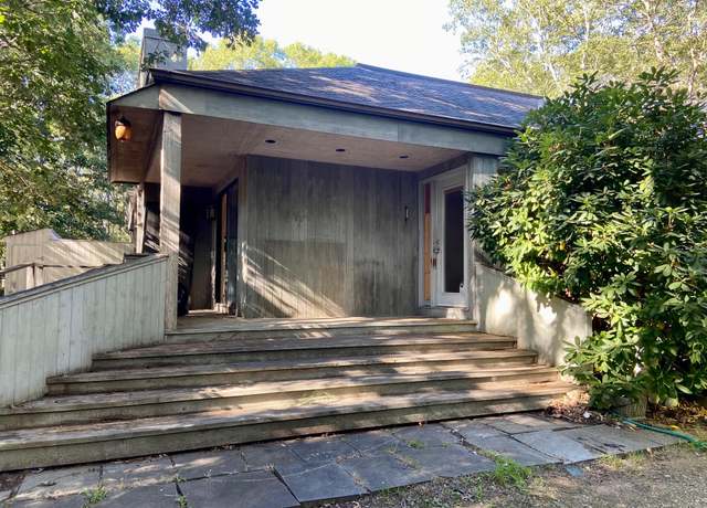 Property at 16 Karin Dr, East Hampton, NY 11937, 3 beds, 2 baths