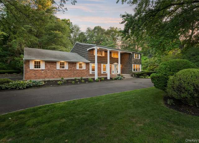 Property at 10A Hunting Hill Rd, Woodbury, NY 11797, 5 beds, 4 baths