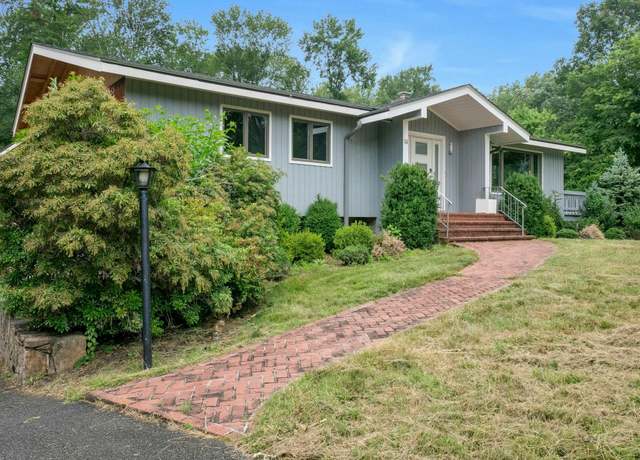 Property at 14 Perry Ct, Armonk, NY 10504, 4 beds, 4 baths