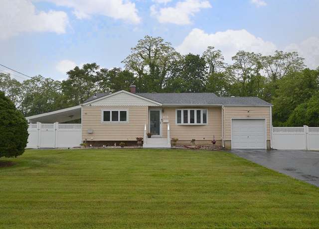 Property at 608 Amsterdam Ave, East Patchogue, NY 11772, 3 beds, 1 bath