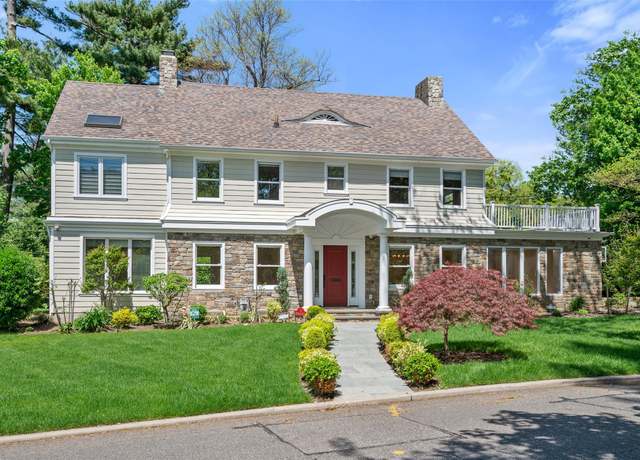 Property at 9 Sycamore Dr, Great Neck, NY 11021, 5 beds, 3.5 baths