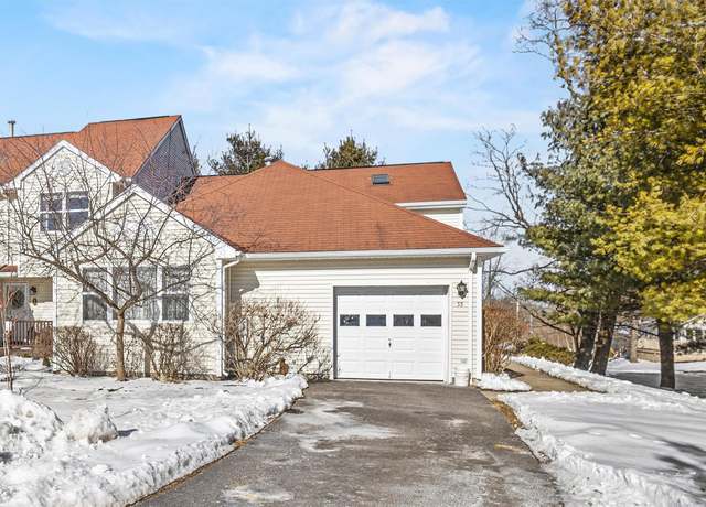 Property at 55 Twin Ponds Dr, Kingston, NY 12401, 2 beds, 2.5 baths