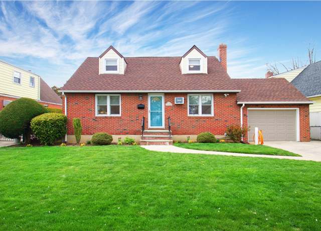 Property at 215 White Ave, New Hyde Park, NY 11040, 4 beds, 1 bath