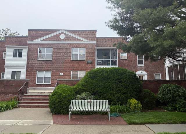 Property at 284 Central Ave Unit D-6, Lawrence, NY 11559, 2 beds, 2 baths